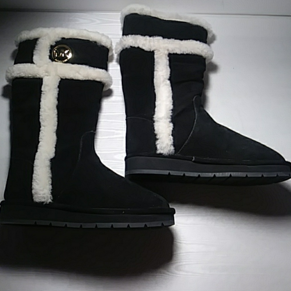 NWOT Michael Kors snow boots size 6